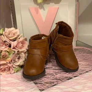 Carter’s brown booty for toddlers.